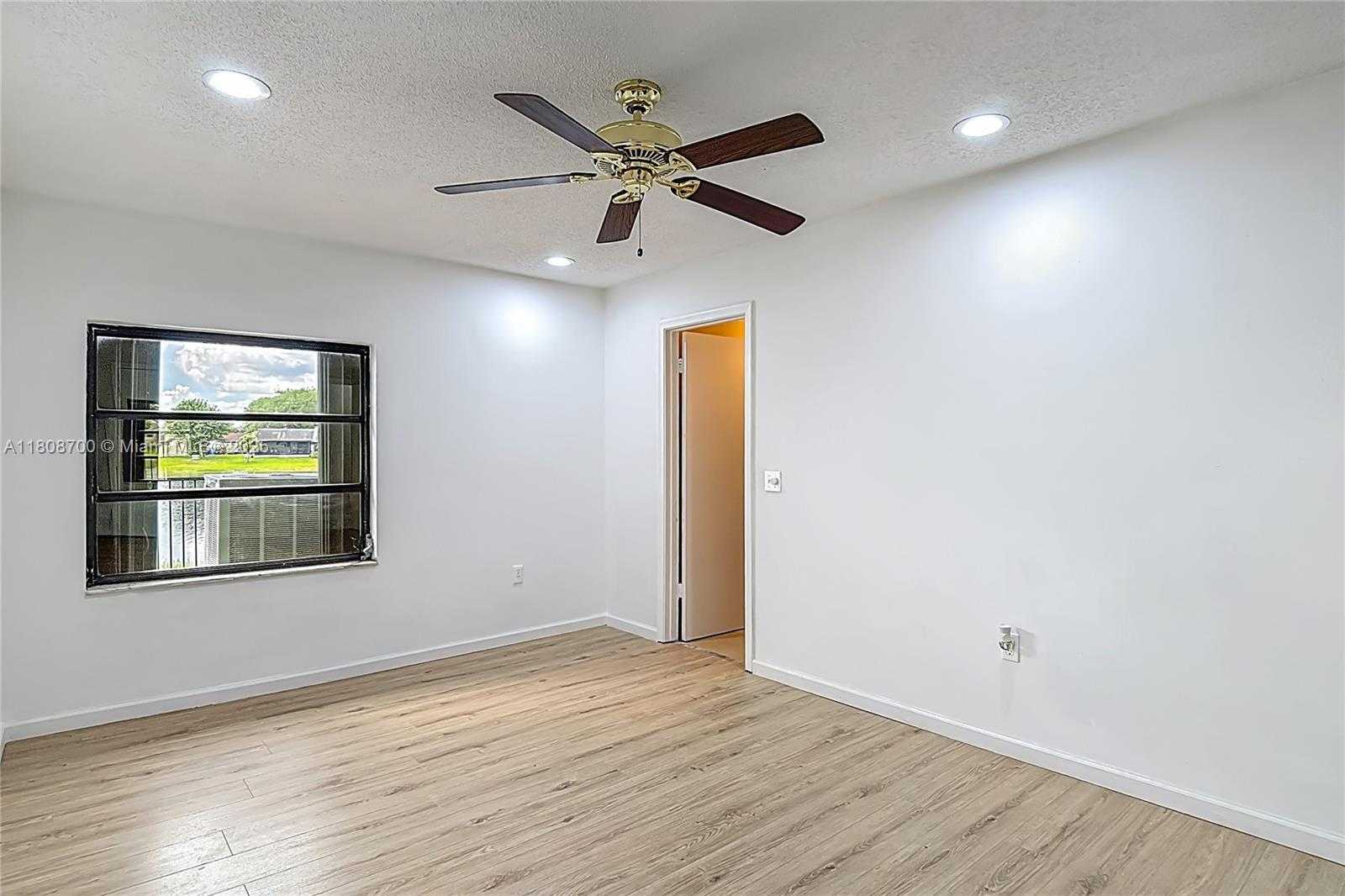 Small Image of 5003 SOUTH WEST 139TH CT, Miami Number 15