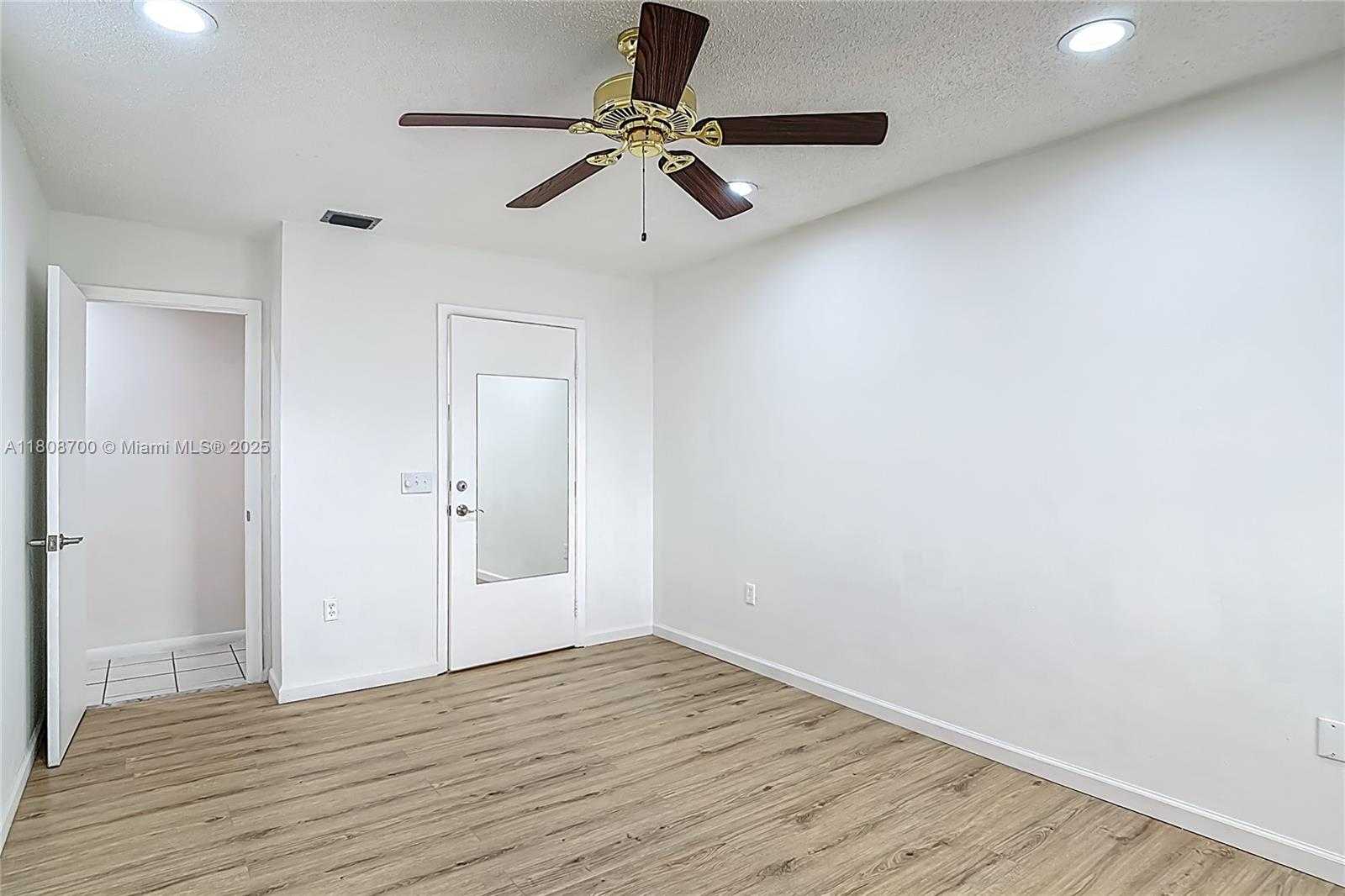 Small Image of 5003 SOUTH WEST 139TH CT, Miami Number 16