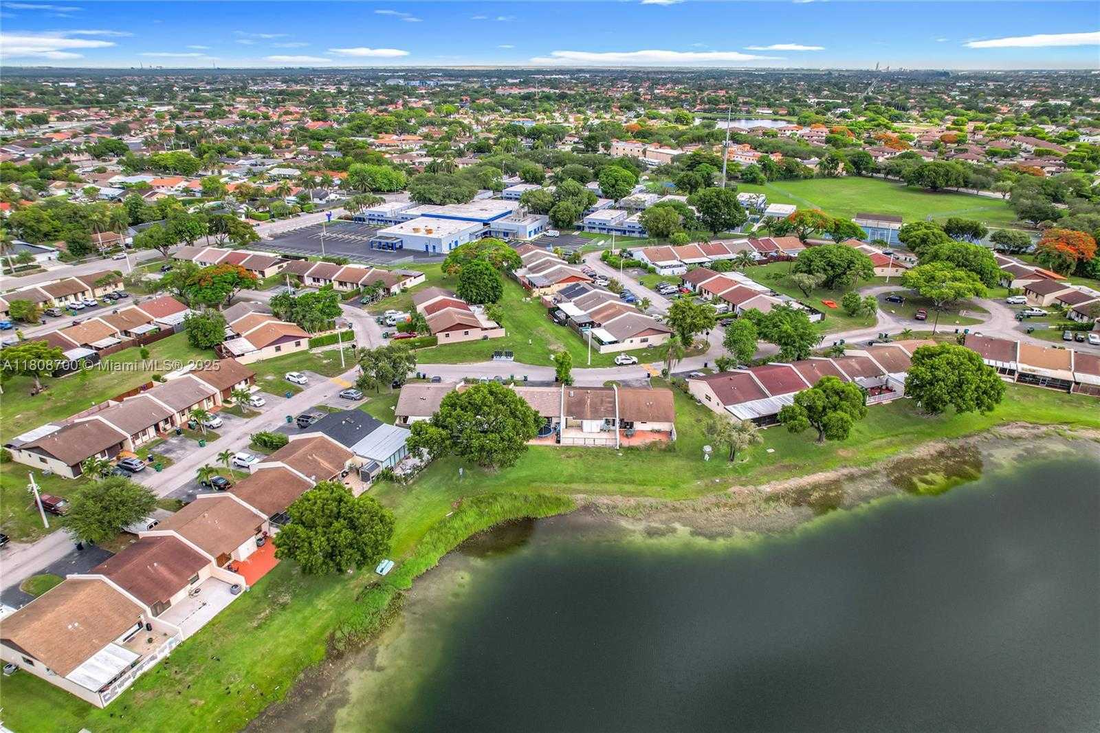 Small Image of 5003 SOUTH WEST 139TH CT, Miami Number 25