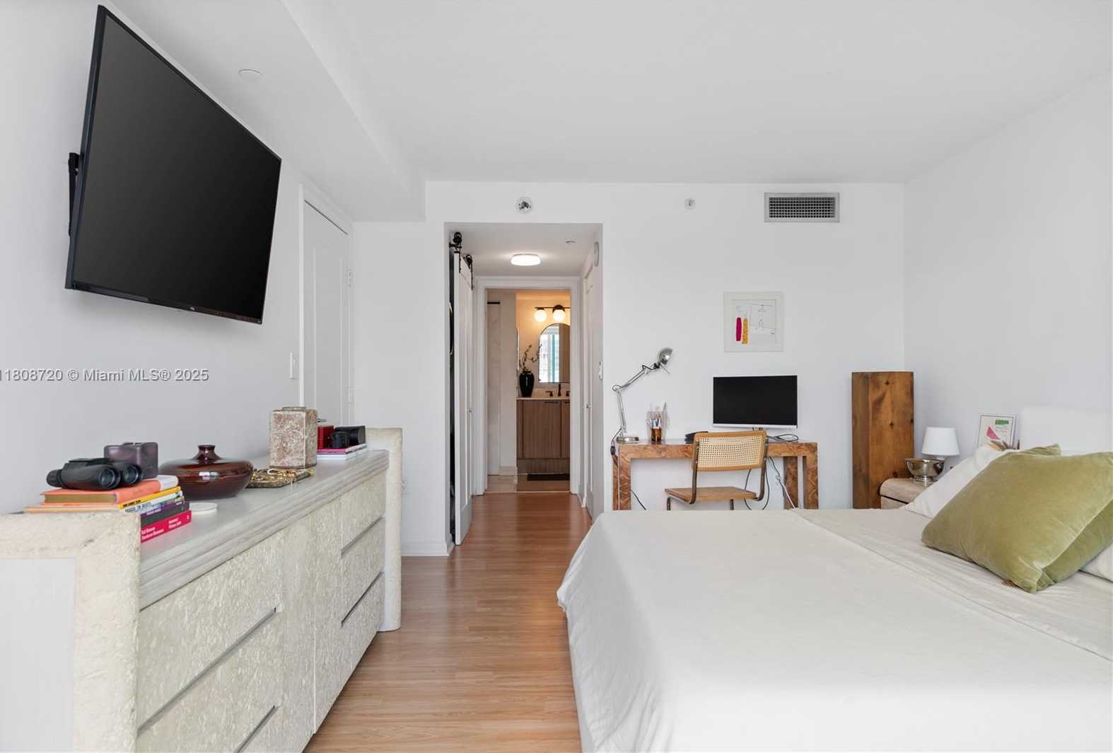 Small Image of 2101 Brickell Ave, Miami, FL 33129, USA Number 12