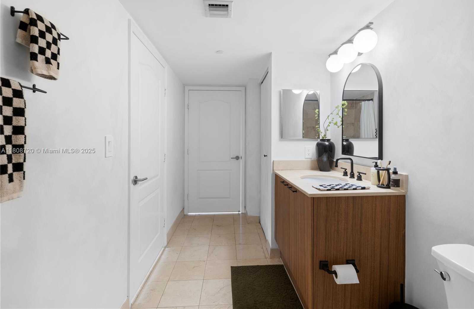 Small Image of 2101 Brickell Ave, Miami, FL 33129, USA Number 15