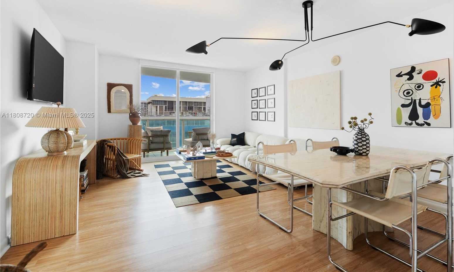 Small Image of 2101 Brickell Ave, Miami, FL 33129, USA Number 2