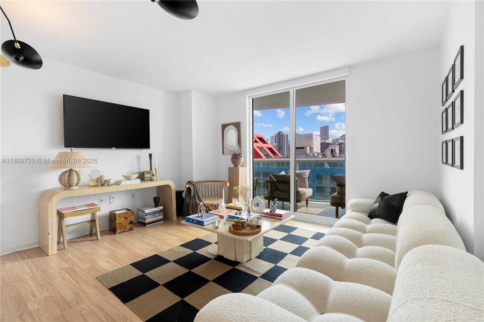 Small Image of 2101 Brickell Ave, Miami, FL 33129, USA Number 3