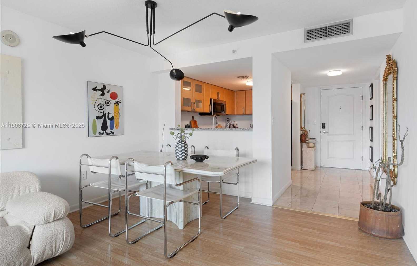 Small Image of 2101 Brickell Ave, Miami, FL 33129, USA Number 6