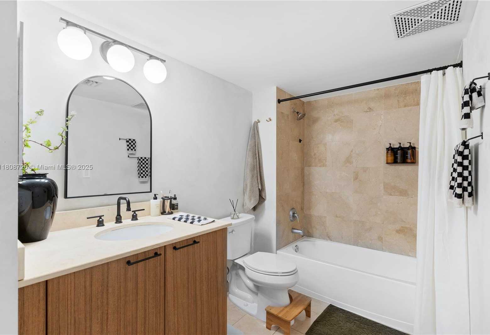 Small Image of 2101 Brickell Ave, Miami, FL 33129, USA Number 7