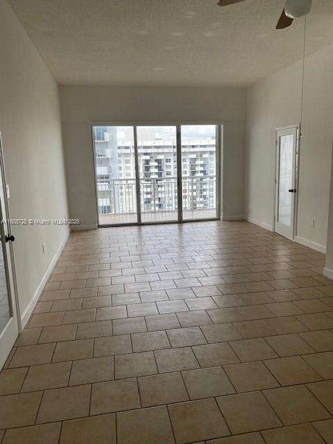 Small Image of 18061 BISCAYNE BLVD #PH02, Aventura Number 3
