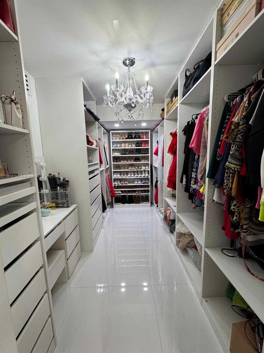Small Image of 6423 COLLINS AVE #1001, Miami Beach Number 10