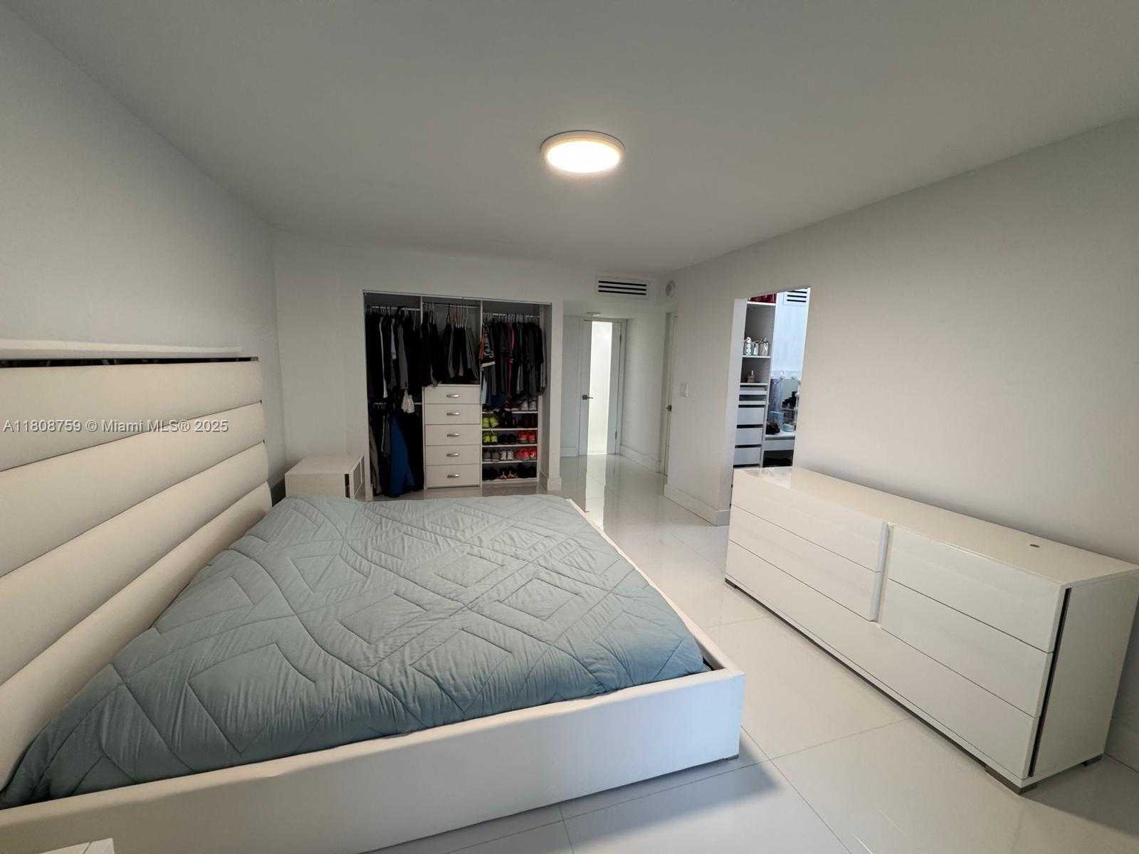Small Image of 6423 COLLINS AVE #1001, Miami Beach Number 11