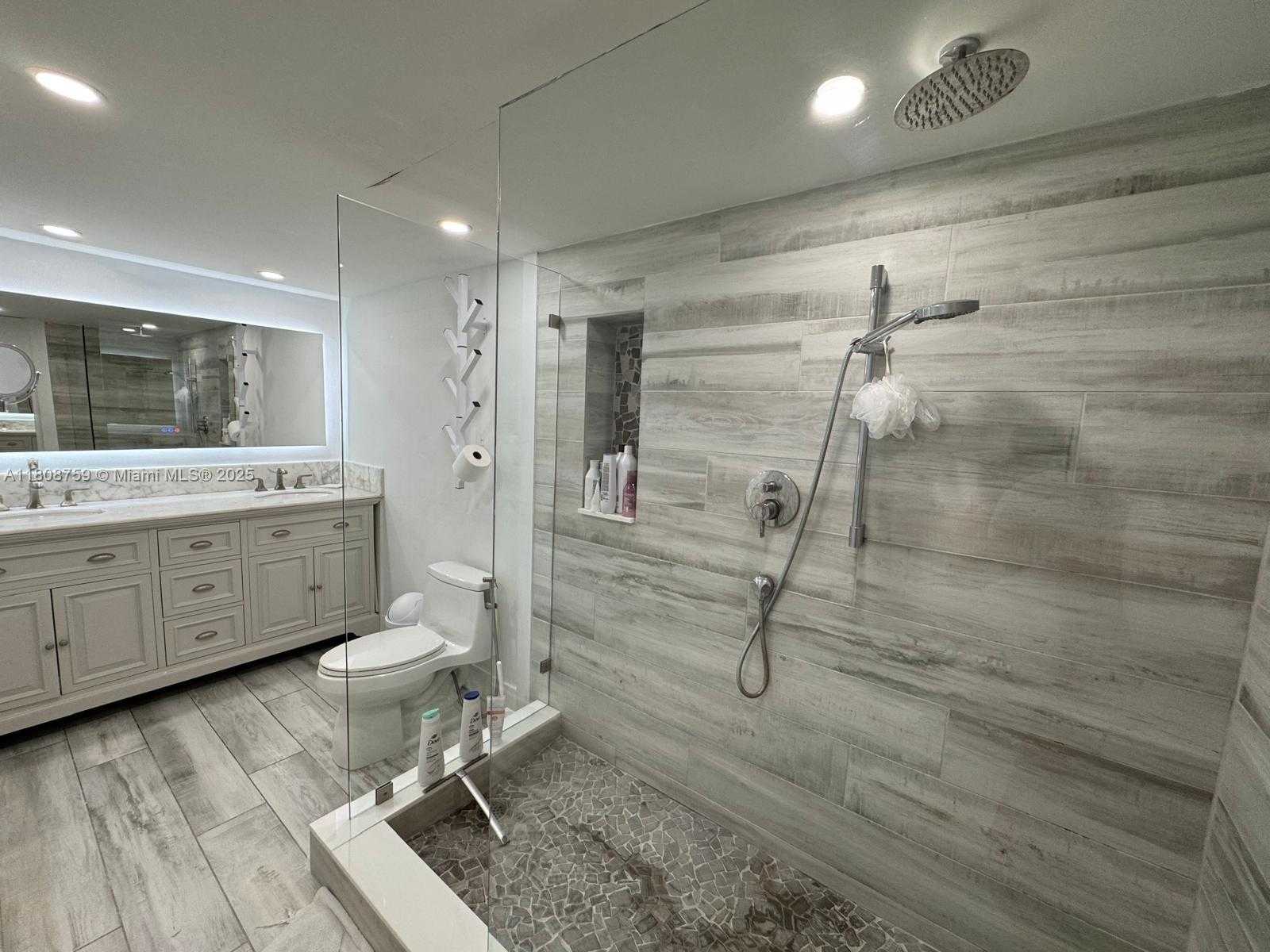 Small Image of 6423 COLLINS AVE #1001, Miami Beach Number 13