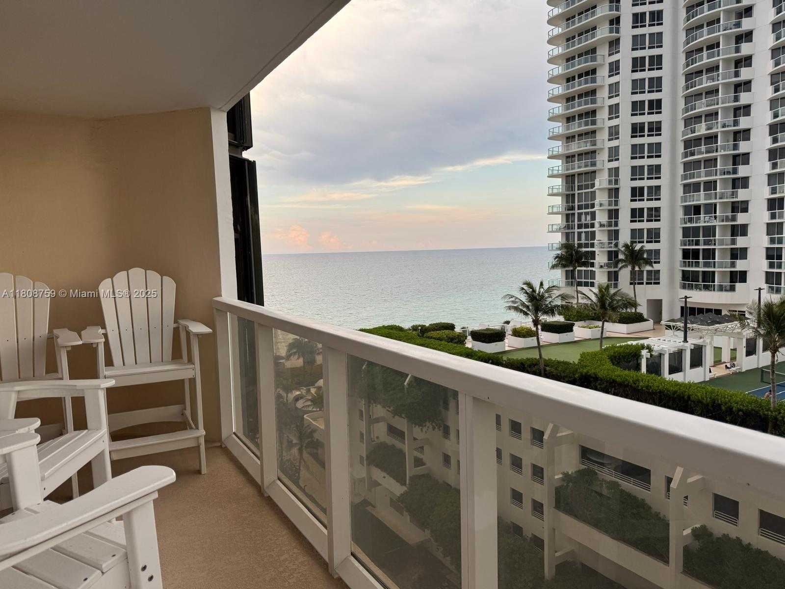 Small Image of 6423 COLLINS AVE #1001, Miami Beach Number 16