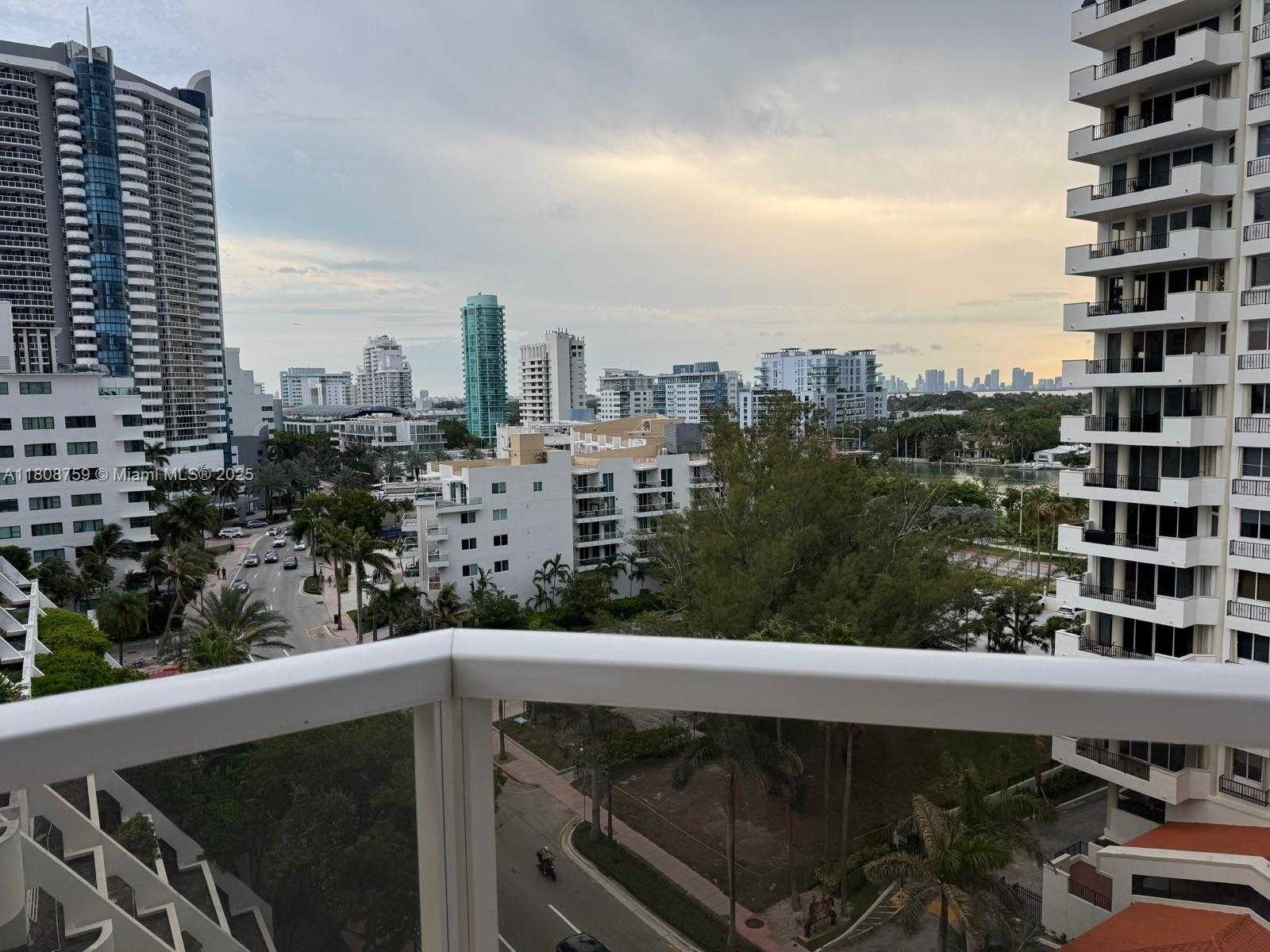 Small Image of 6423 COLLINS AVE #1001, Miami Beach Number 17