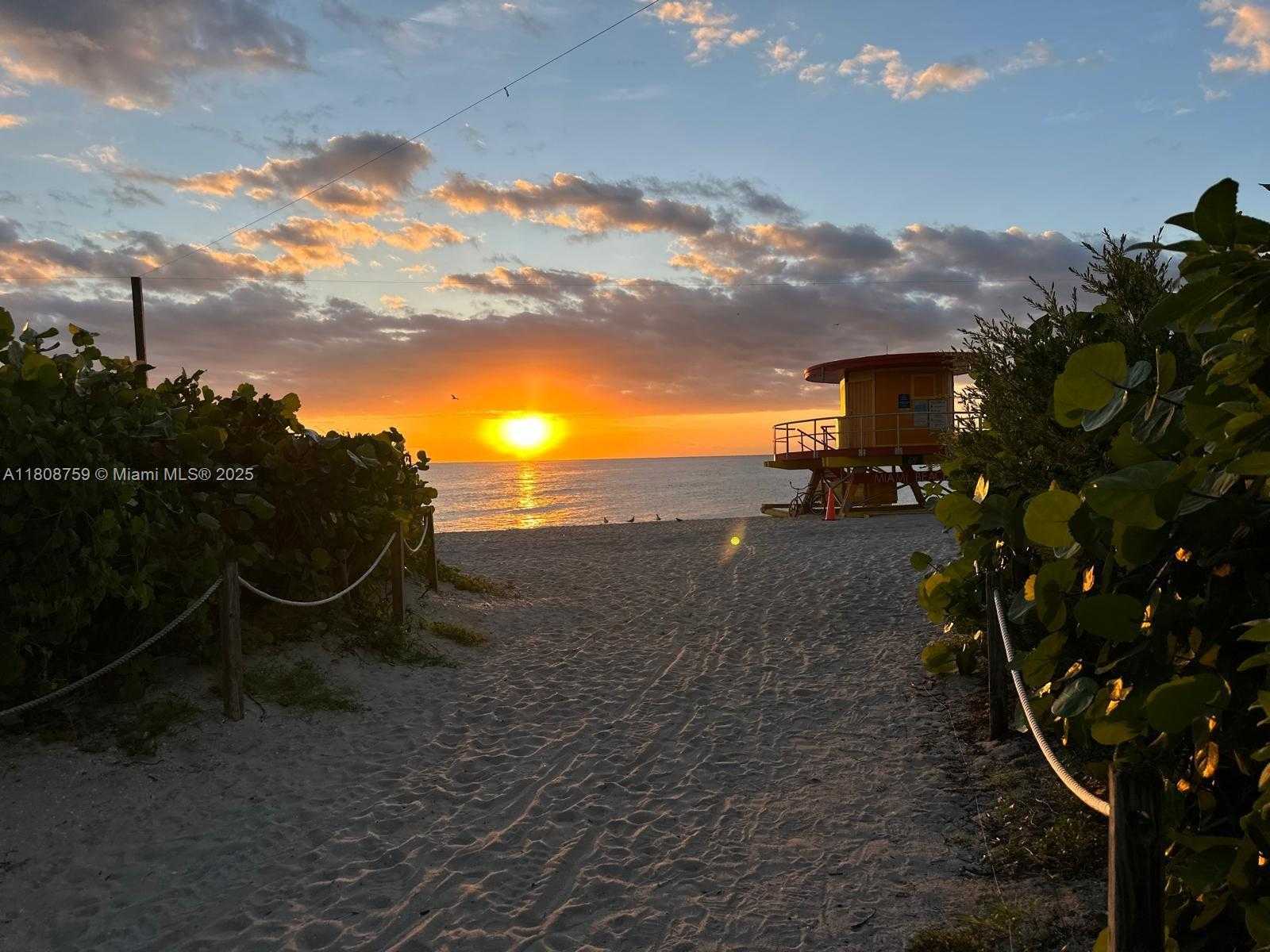 Small Image of 6423 COLLINS AVE #1001, Miami Beach Number 24