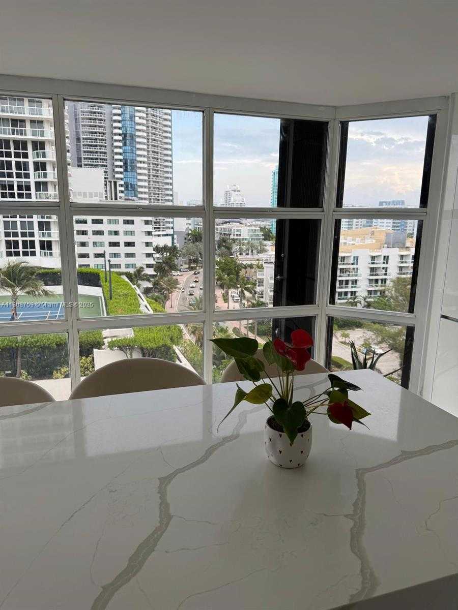 Small Image of 6423 COLLINS AVE #1001, Miami Beach Number 4