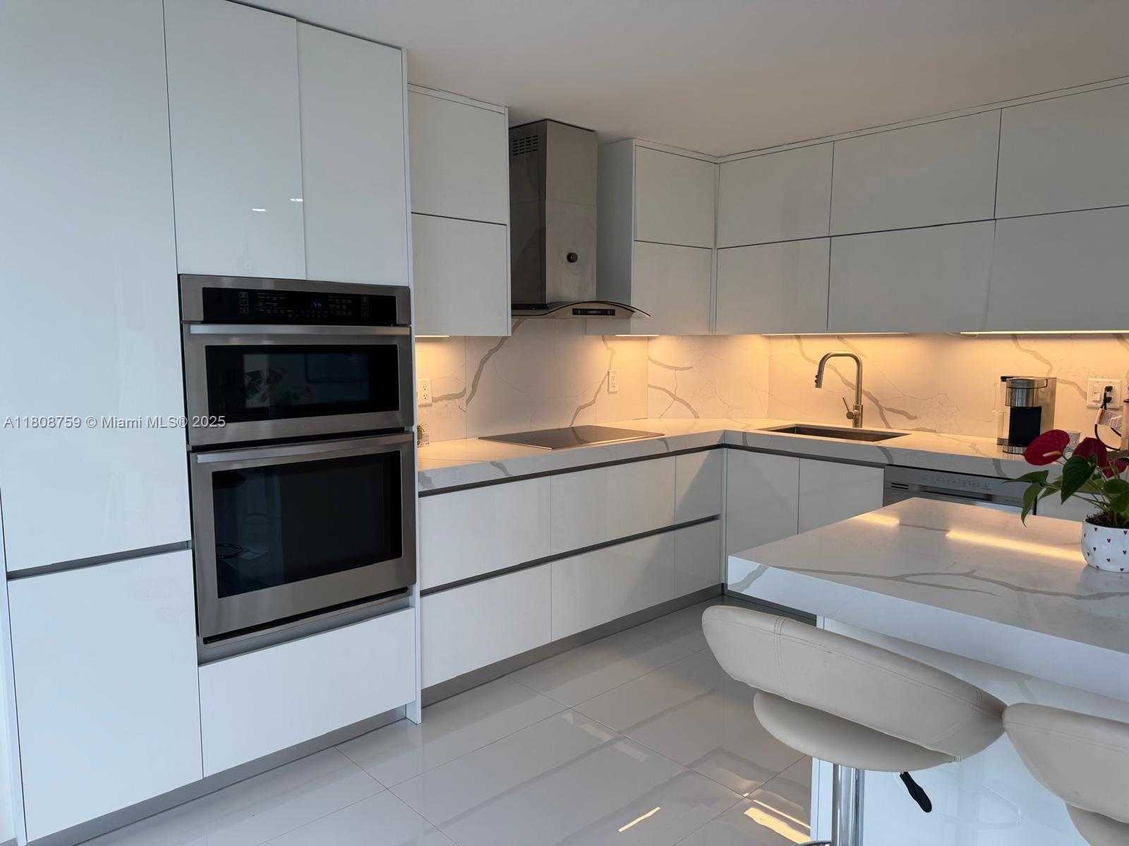 Small Image of 6423 COLLINS AVE #1001, Miami Beach Number 6