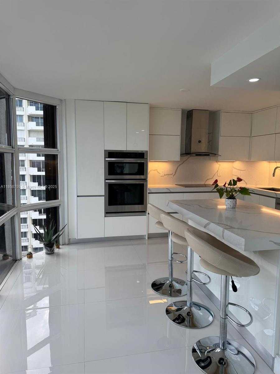 Small Image of 6423 COLLINS AVE #1001, Miami Beach Number 7