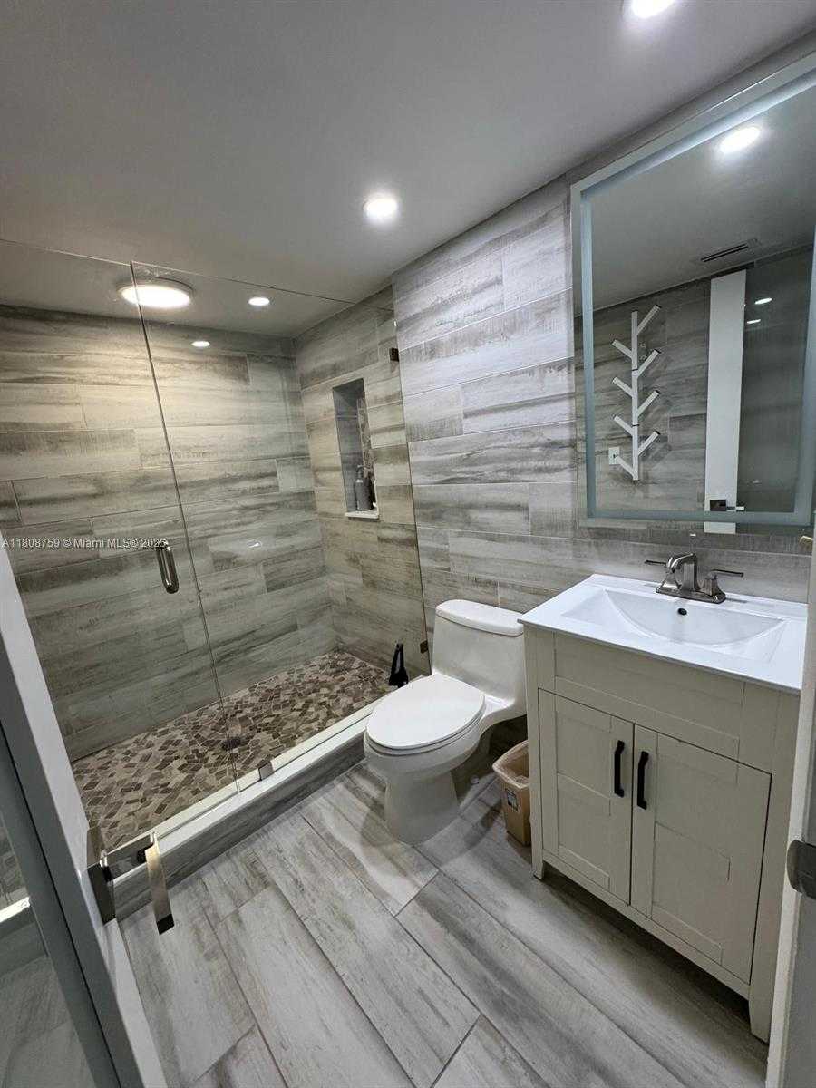 Small Image of 6423 COLLINS AVE #1001, Miami Beach Number 8