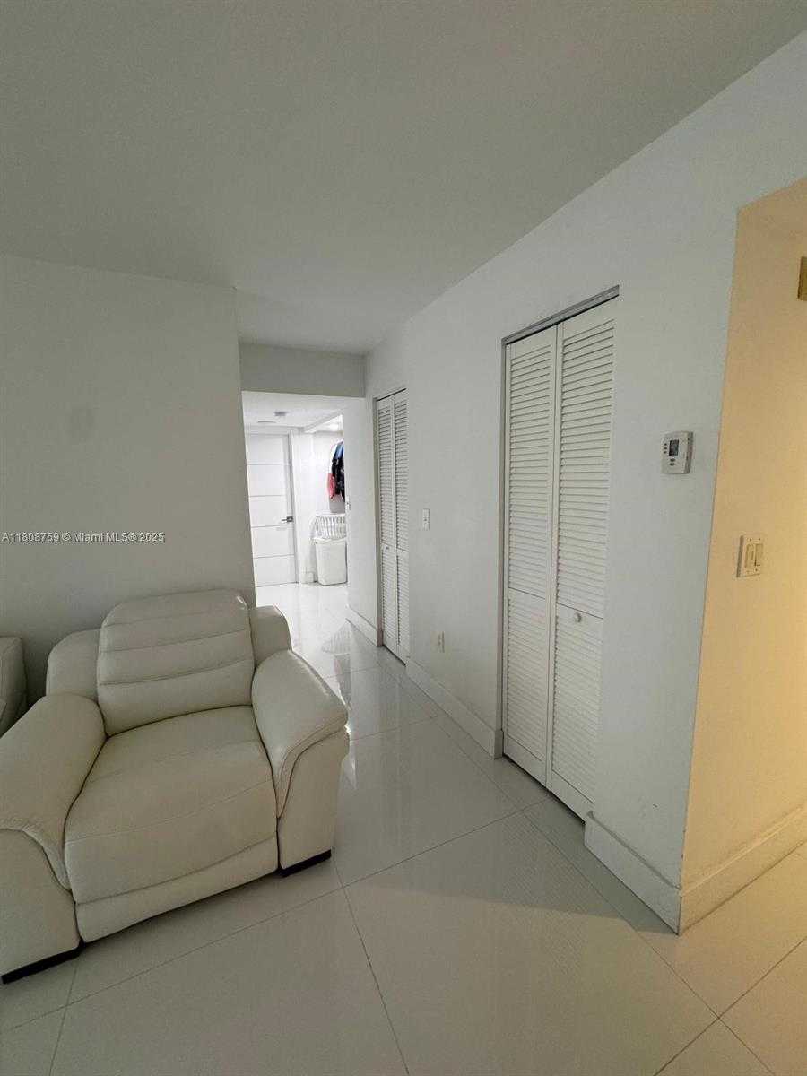 Small Image of 6423 COLLINS AVE #1001, Miami Beach Number 9