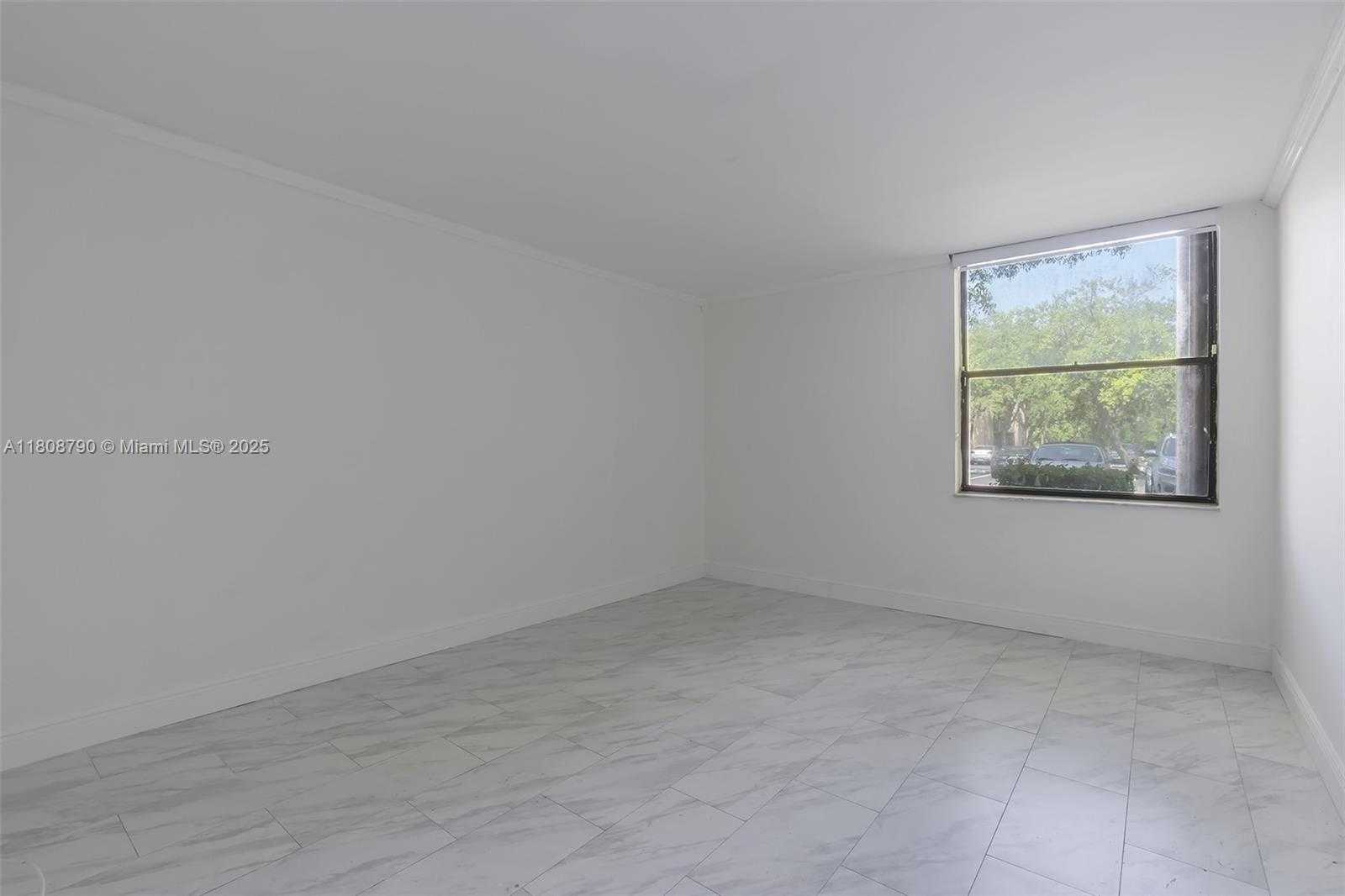 Small Image of 14221 N Kendall Dr, Miami, FL 33186, USA Number 10