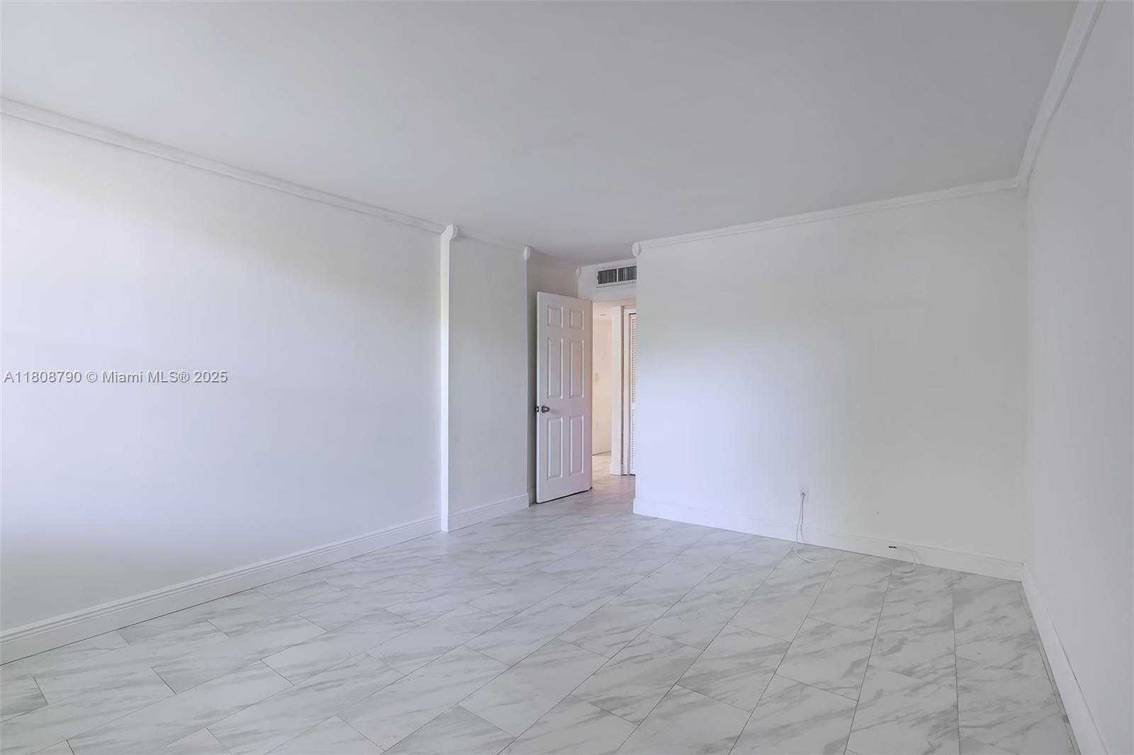 Small Image of 14221 N Kendall Dr, Miami, FL 33186, USA Number 11