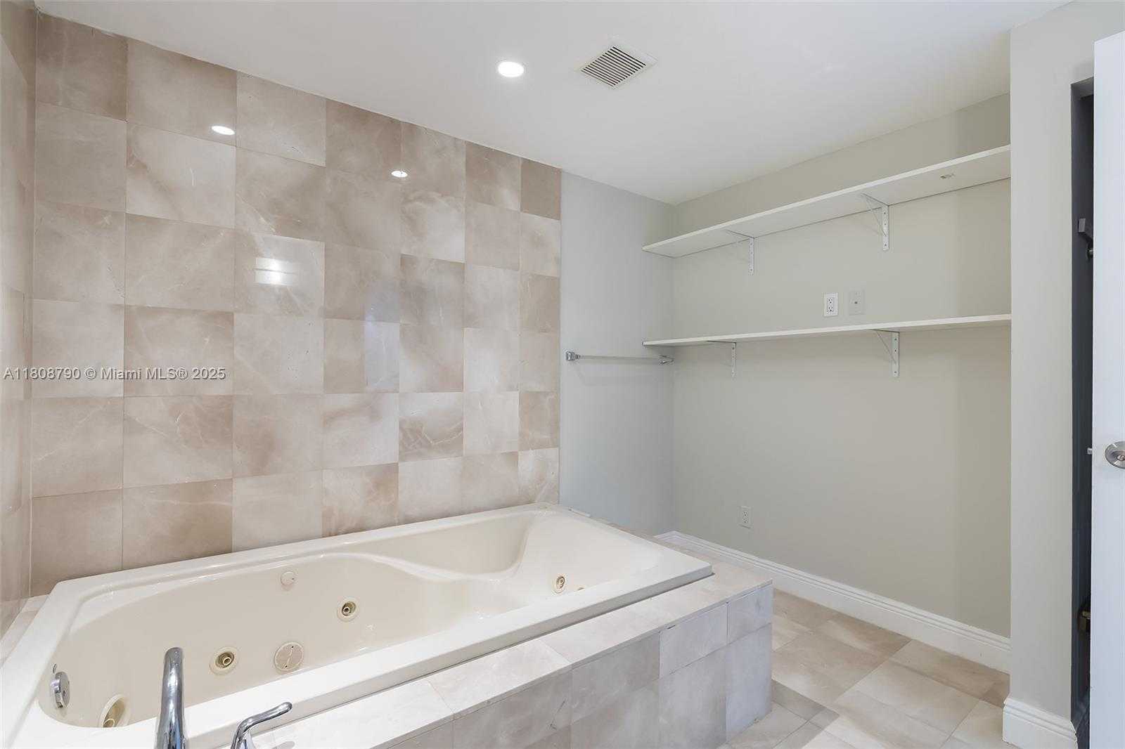 Small Image of 14221 N Kendall Dr, Miami, FL 33186, USA Number 13