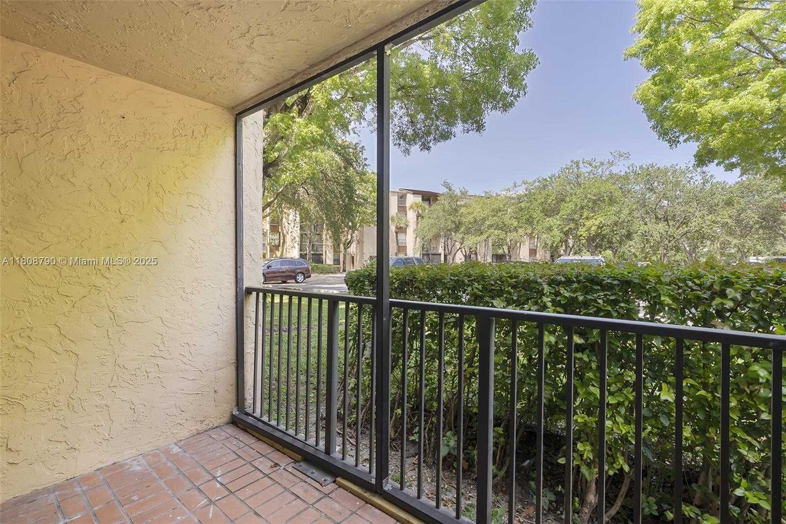 Small Image of 14221 N Kendall Dr, Miami, FL 33186, USA Number 15