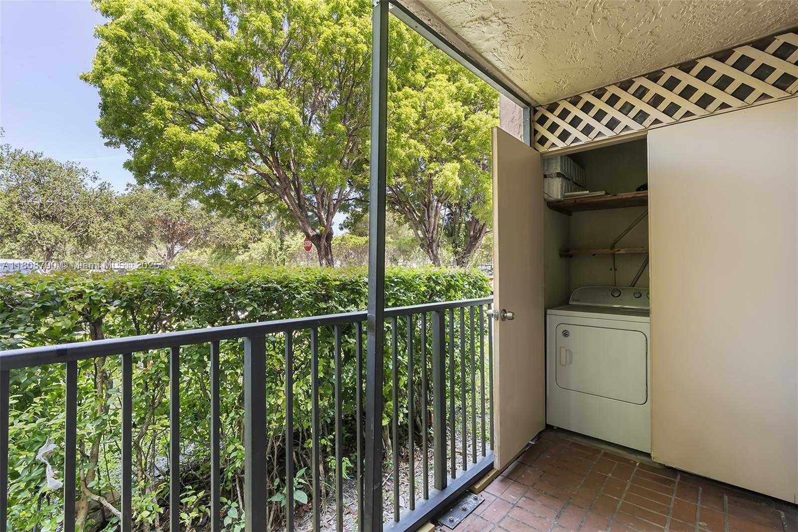 Small Image of 14221 N Kendall Dr, Miami, FL 33186, USA Number 16