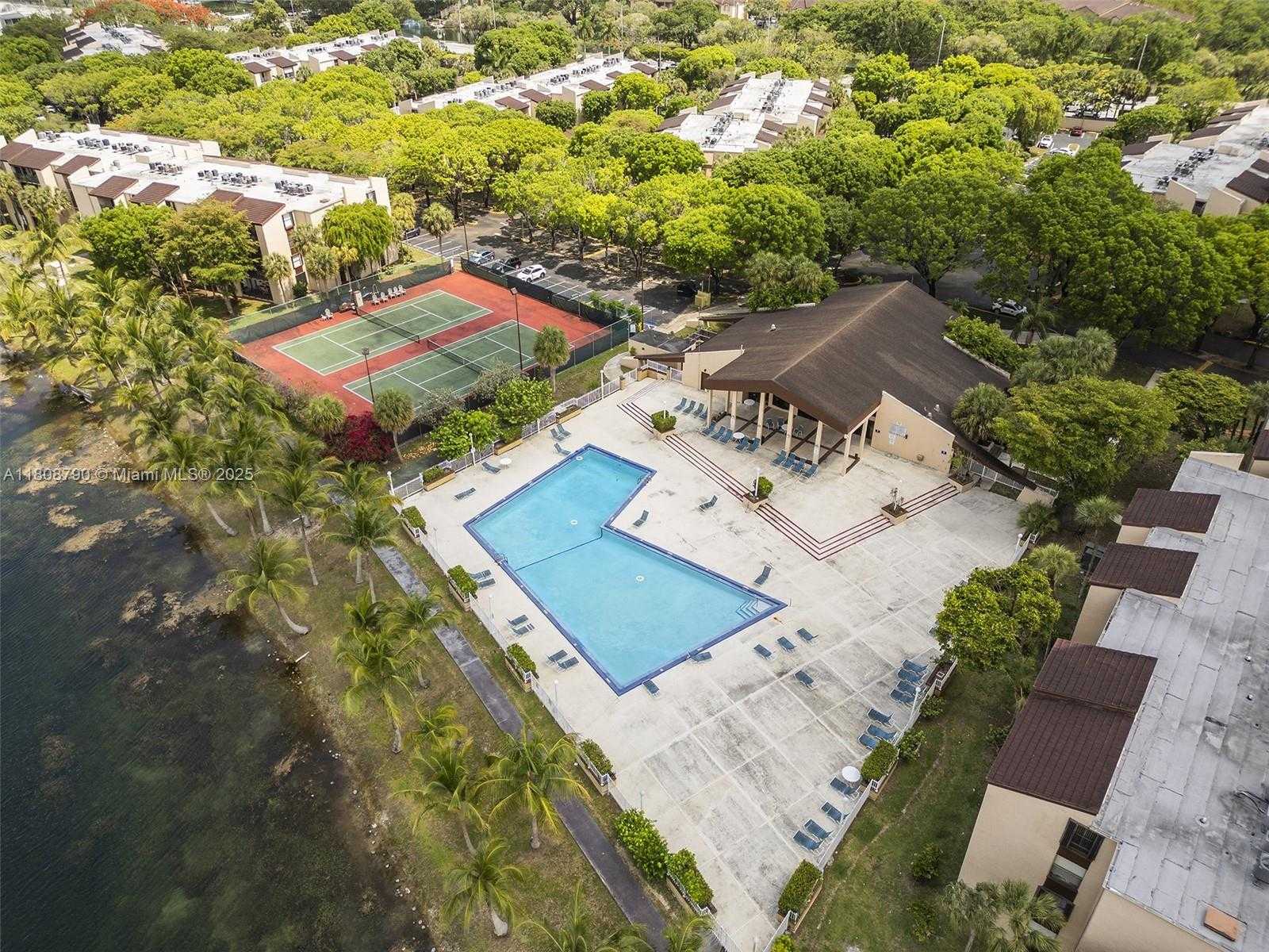 Small Image of 14221 N Kendall Dr, Miami, FL 33186, USA Number 18