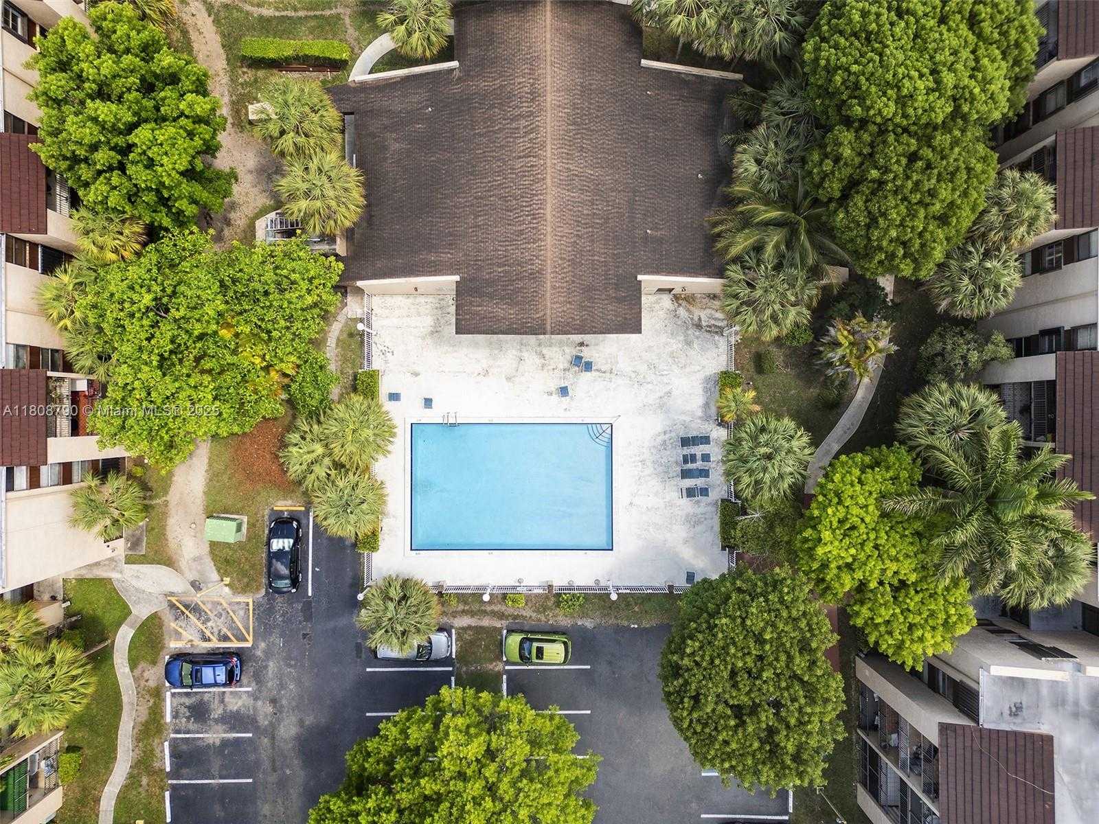 Small Image of 14221 N Kendall Dr, Miami, FL 33186, USA Number 20