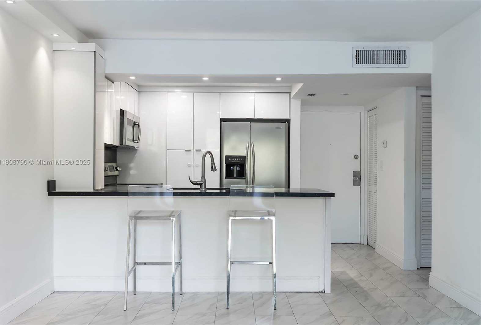 Small Image of 14221 N Kendall Dr, Miami, FL 33186, USA Number 3
