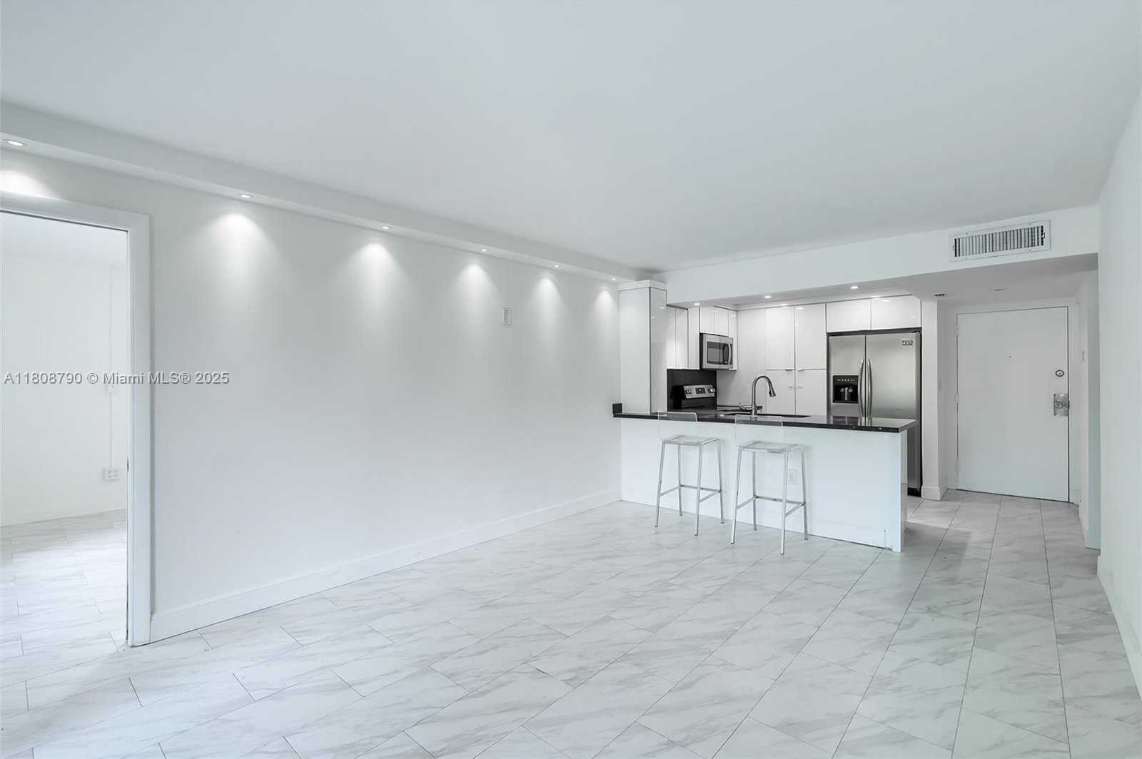 Small Image of 14221 N Kendall Dr, Miami, FL 33186, USA Number 4