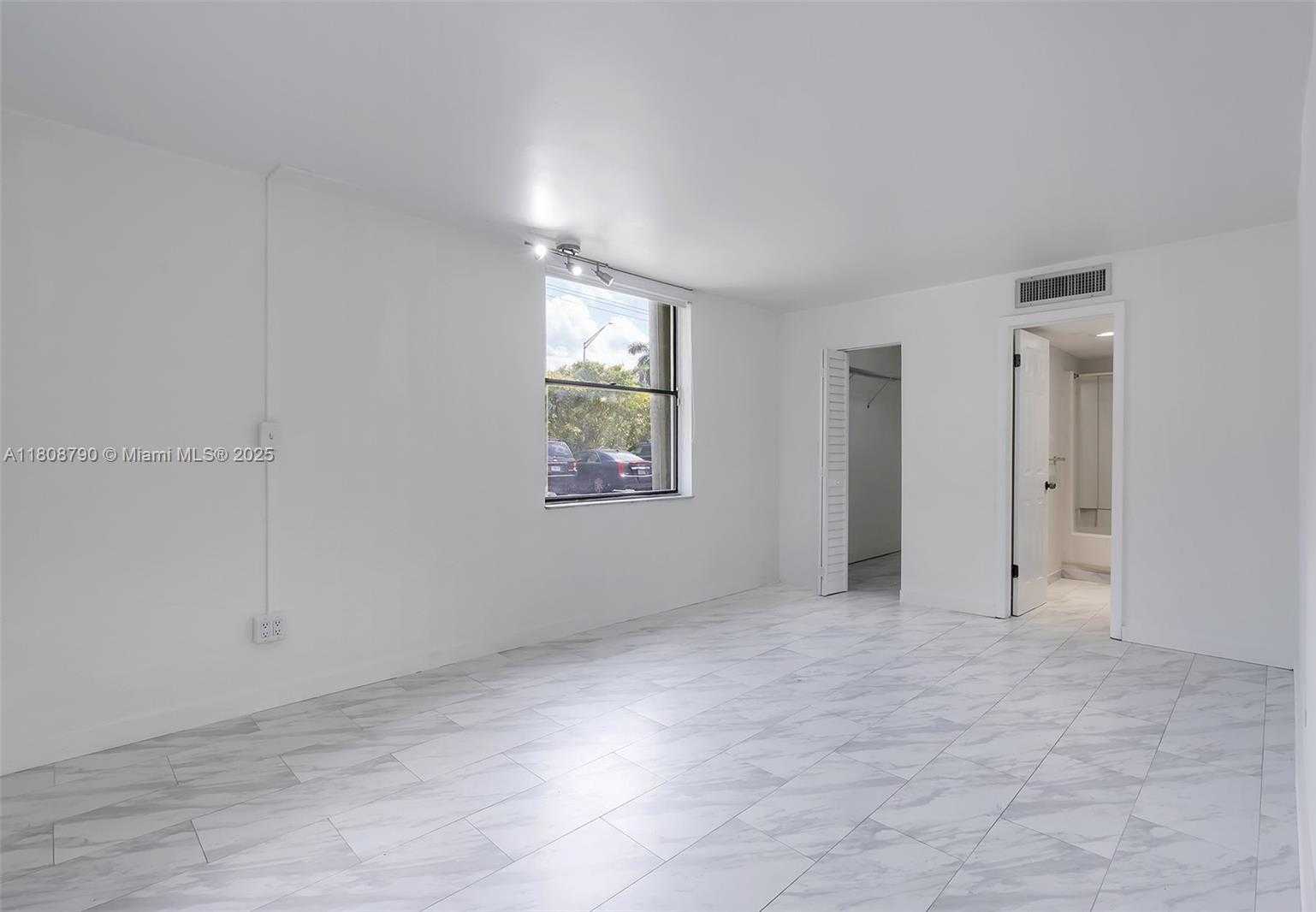 Small Image of 14221 N Kendall Dr, Miami, FL 33186, USA Number 6