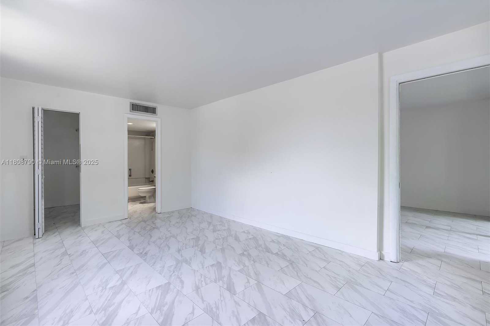 Small Image of 14221 N Kendall Dr, Miami, FL 33186, USA Number 7