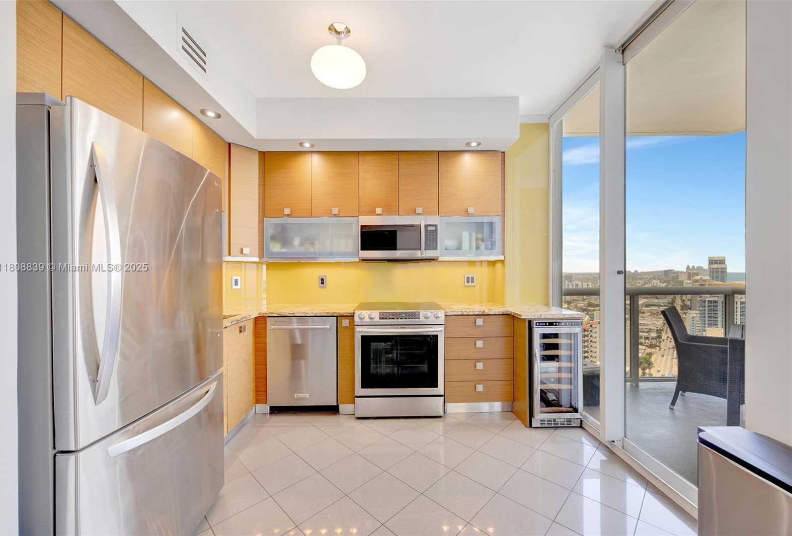 Small Image of 6301 COLLINS AVE #TS8, Miami Beach Number 18
