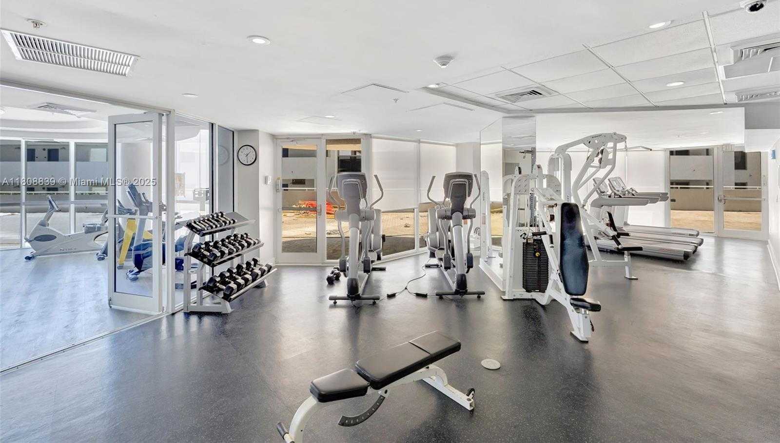 Small Image of 6301 COLLINS AVE #TS8, Miami Beach Number 44
