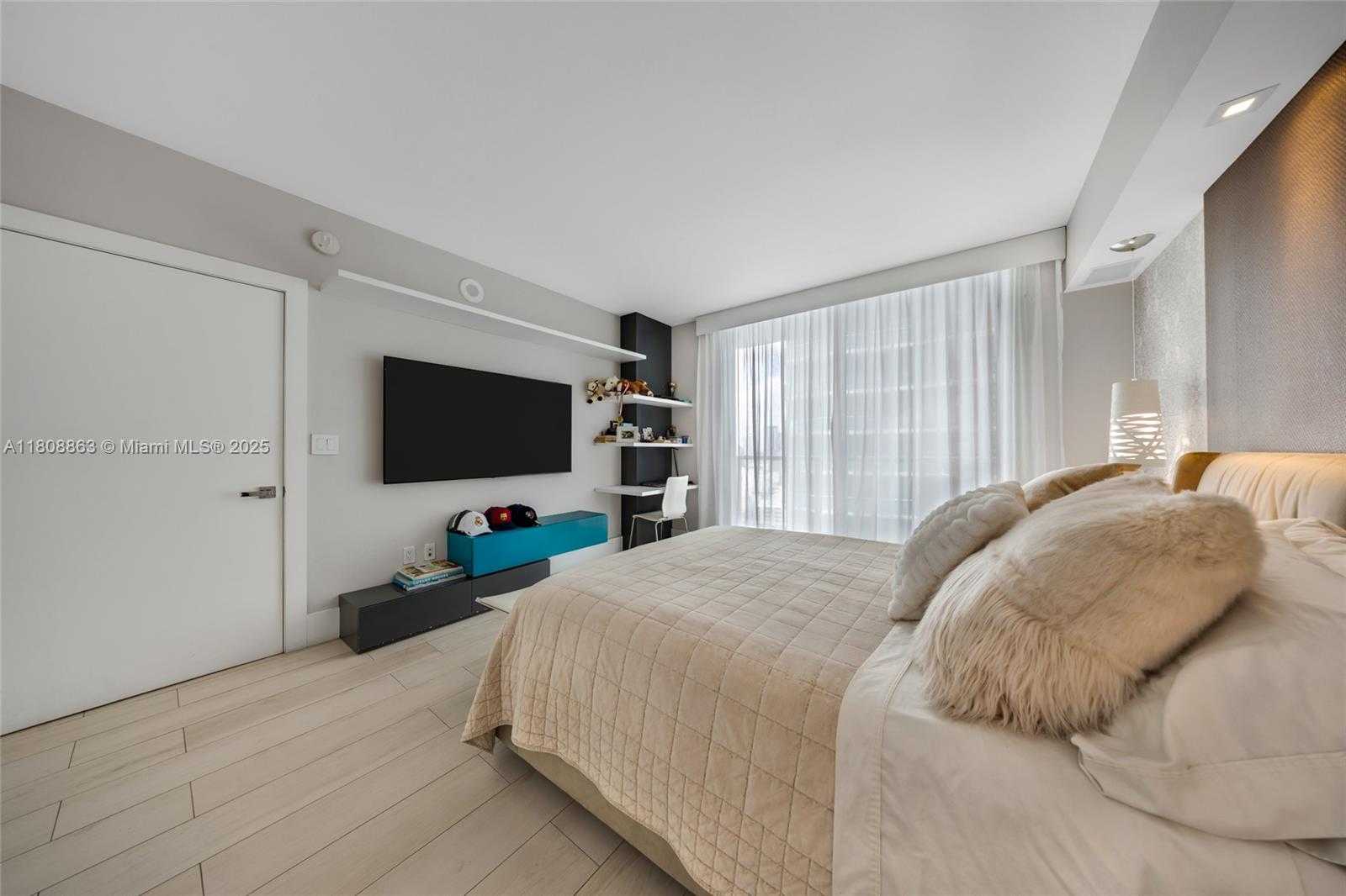Small Image of 55 SOUTH EAST 6TH ST #2803, Miami Number 16