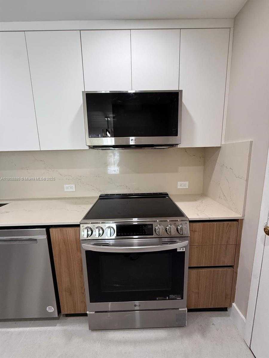Small Image of 6801 INDIAN CREEK DR #207, Miami Beach Number 12