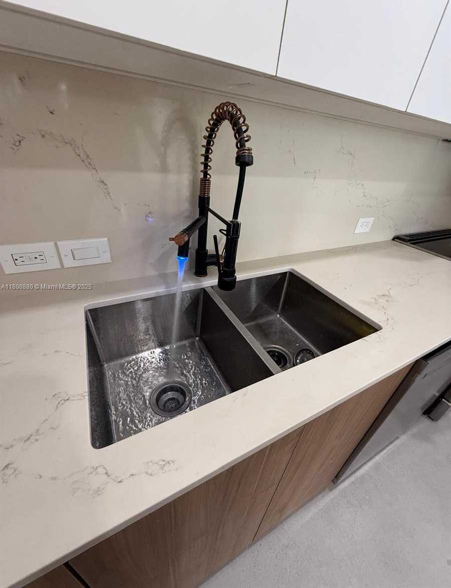 Small Image of 6801 INDIAN CREEK DR #207, Miami Beach Number 14