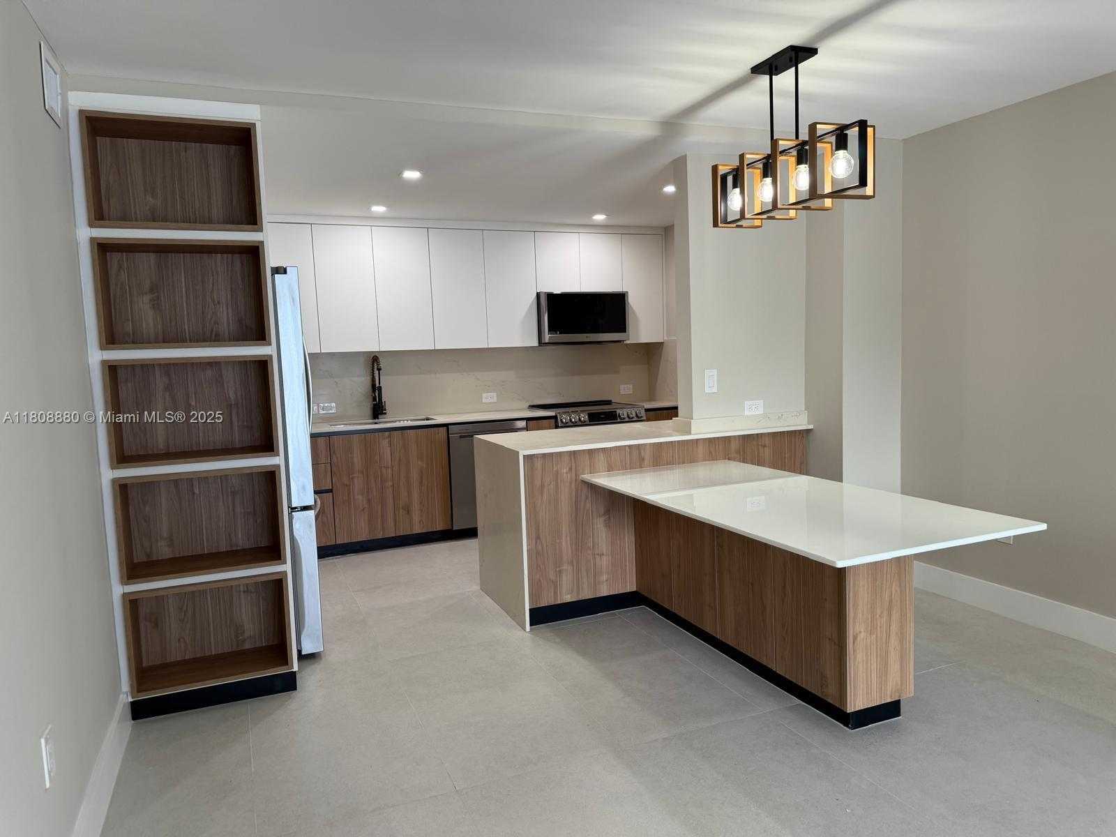 Small Image of 6801 INDIAN CREEK DR #207, Miami Beach Number 3