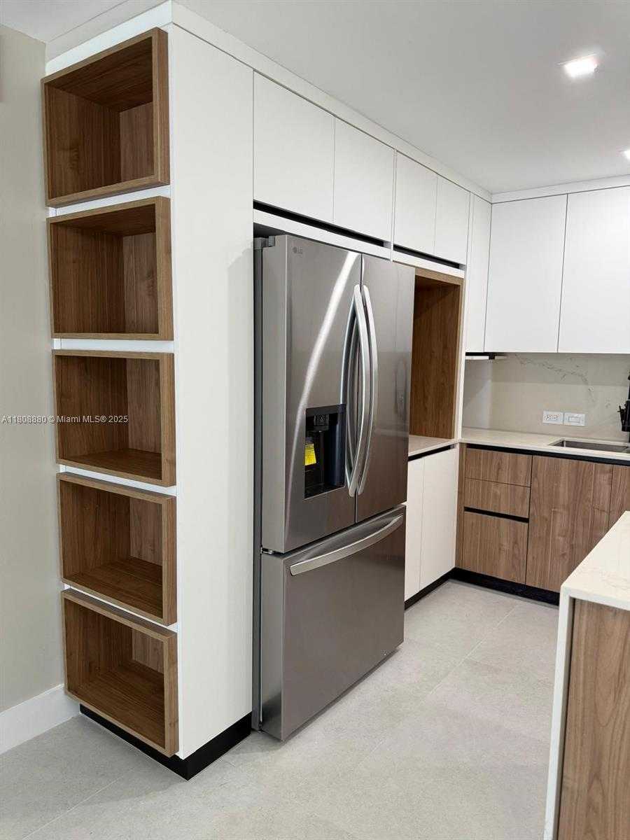 Small Image of 6801 INDIAN CREEK DR #207, Miami Beach Number 7