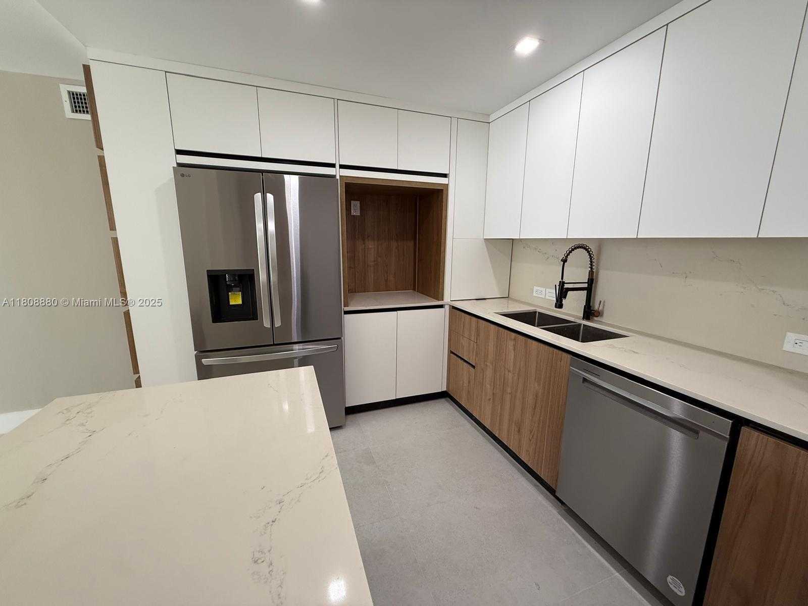 Small Image of 6801 INDIAN CREEK DR #207, Miami Beach Number 8