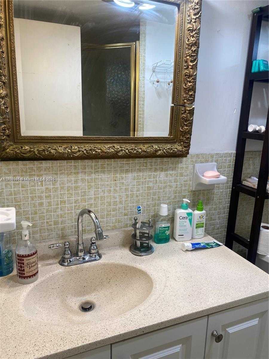 Small Image of 3030 MARCOS DR #T504, Aventura Number 15