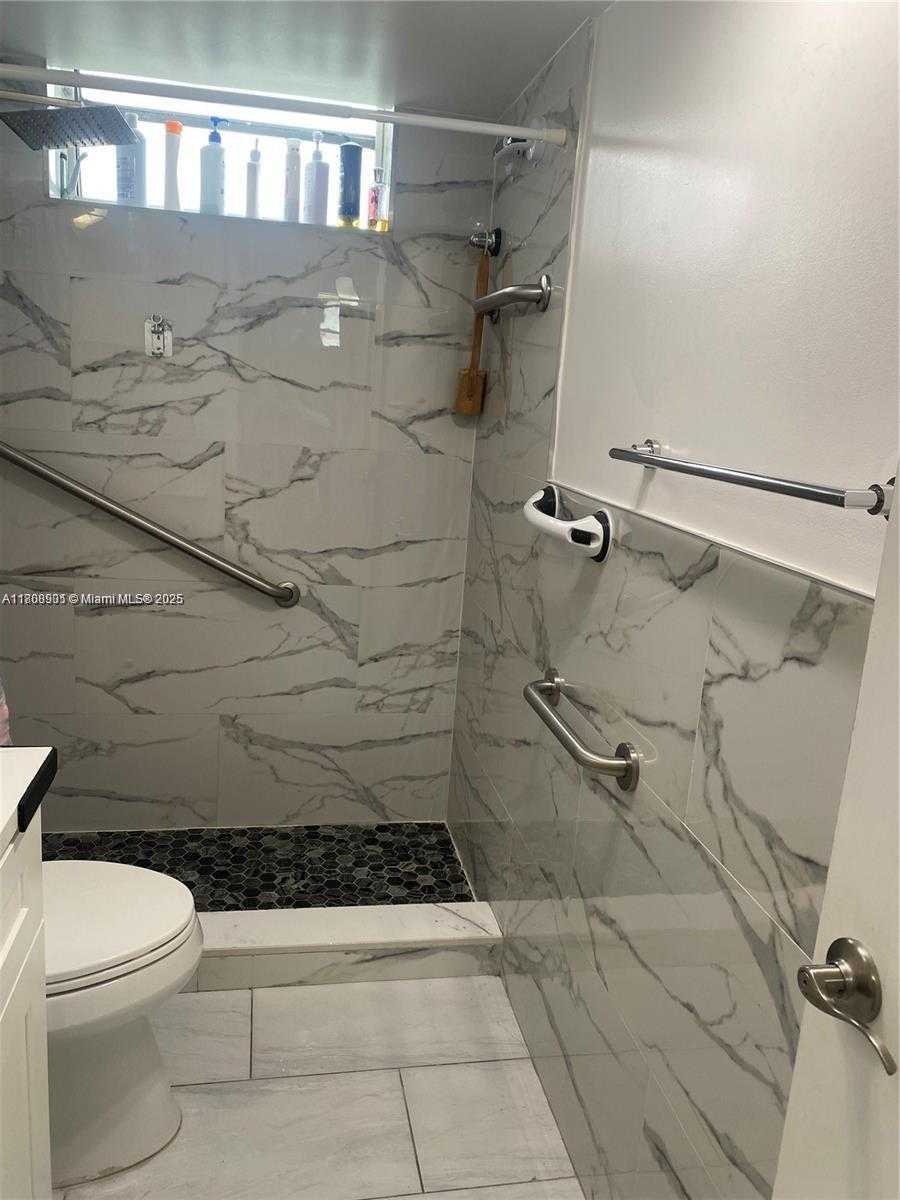 Small Image of 3030 MARCOS DR #T504, Aventura Number 17
