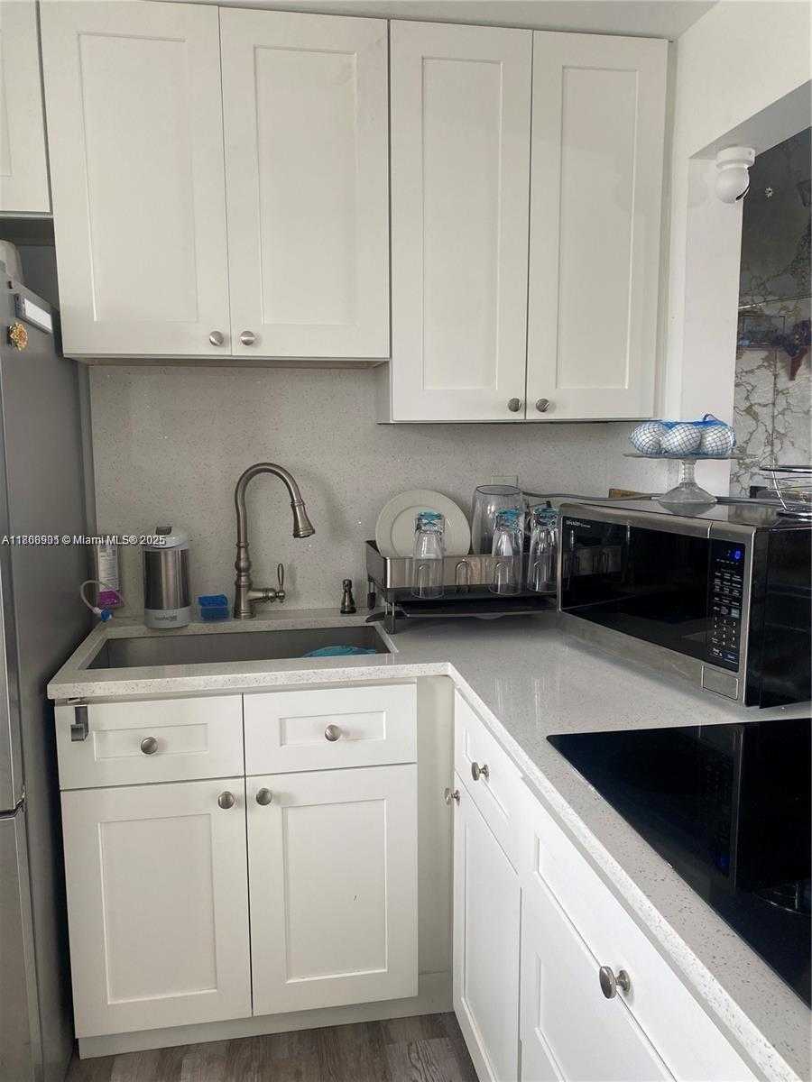 Small Image of 3030 MARCOS DR #T504, Aventura Number 3
