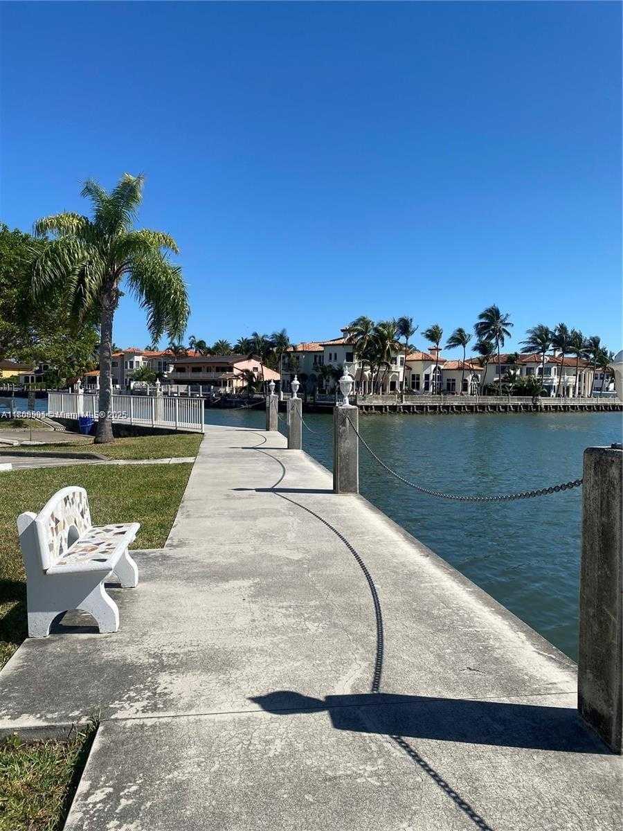 Small Image of 3030 MARCOS DR #T504, Aventura Number 5