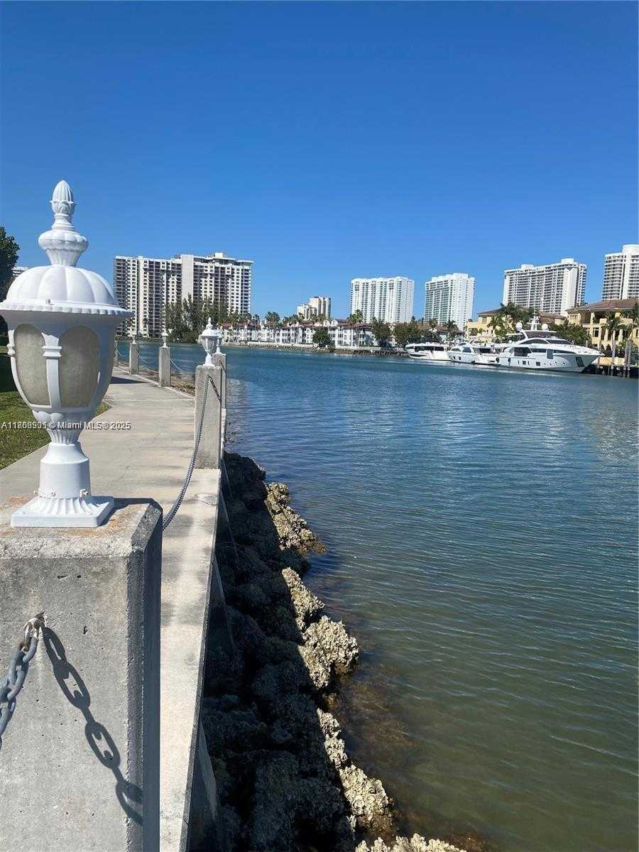 Small Image of 3030 MARCOS DR #T504, Aventura Number 6