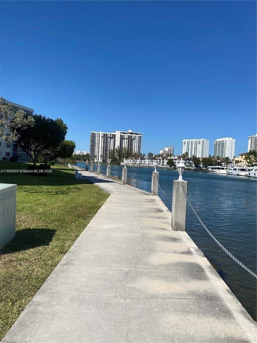 Small Image of 3030 MARCOS DR #T504, Aventura Number 7