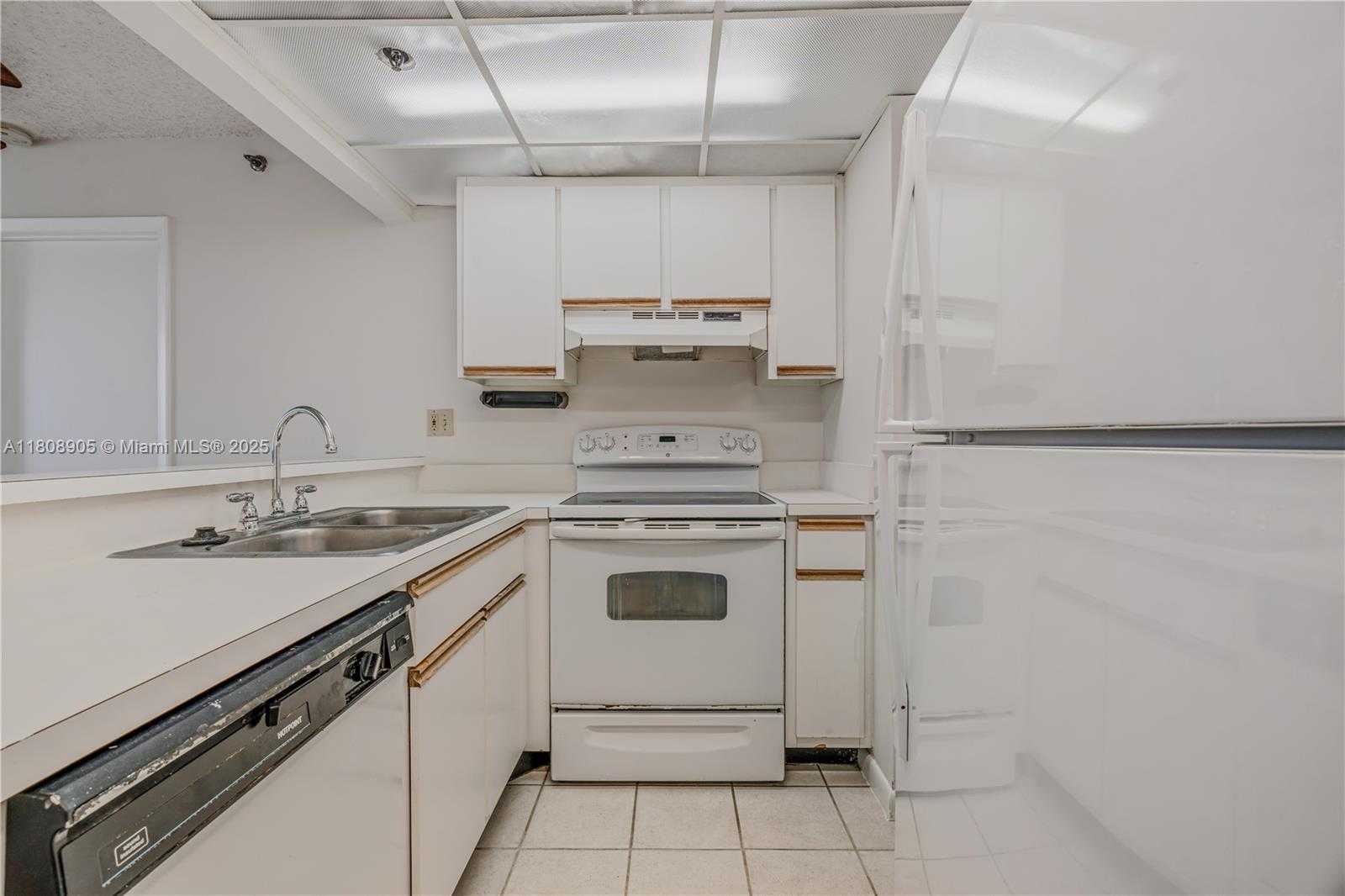 Small Image of 540 BRICKELL KEY DR #718, Miami Number 13