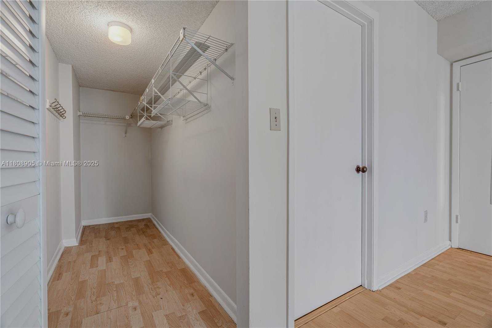 Small Image of 540 BRICKELL KEY DR #718, Miami Number 9