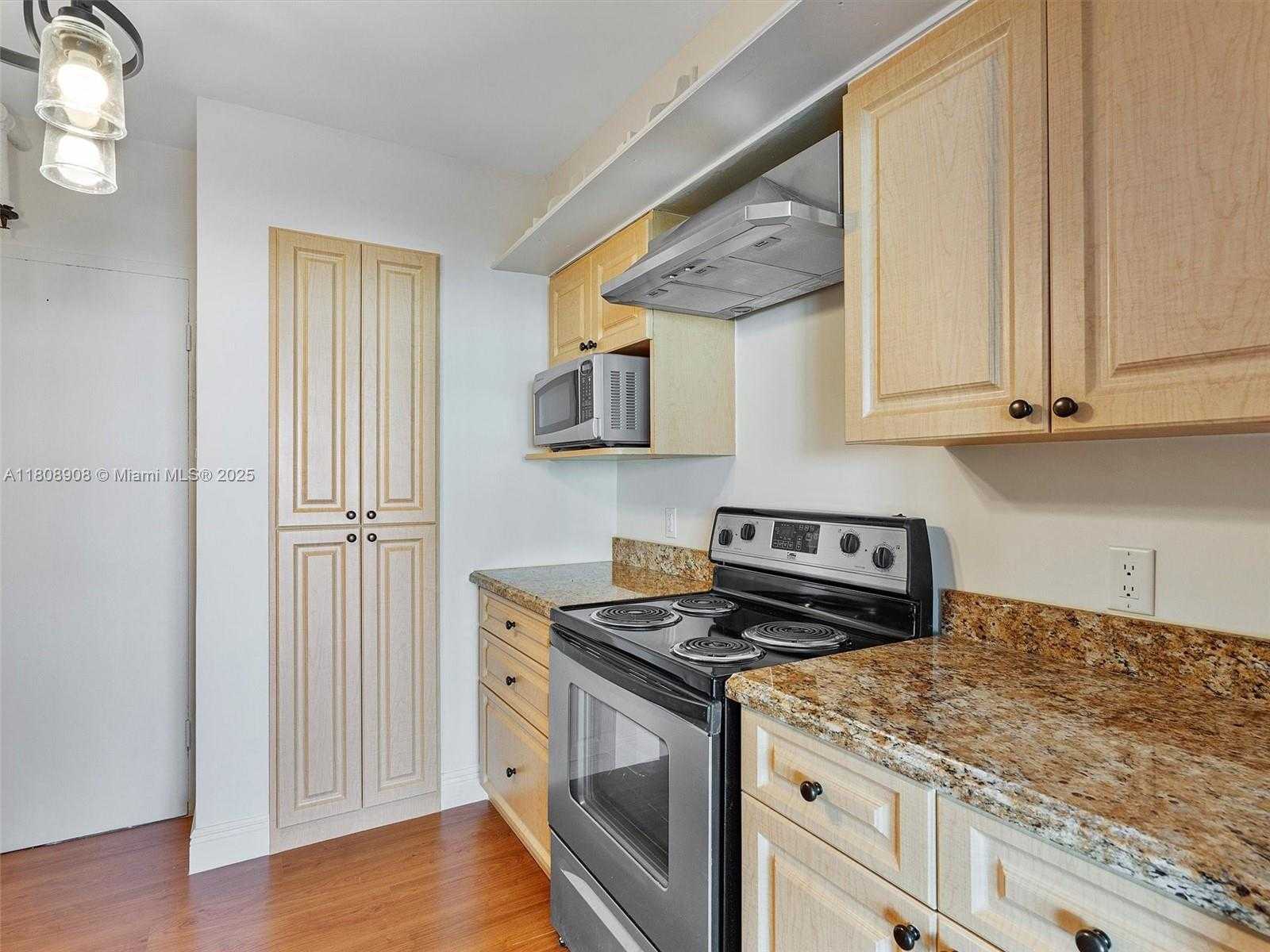 Small Image of 900 BAY DR #716, Miami Beach Number 30