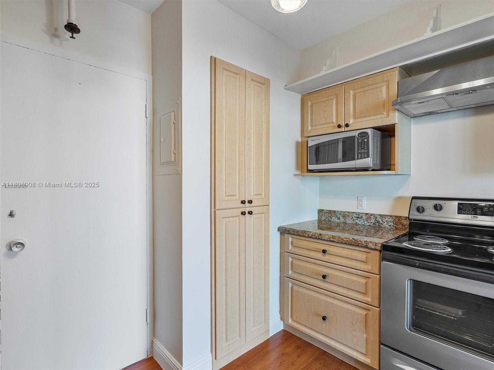 Small Image of 900 BAY DR #716, Miami Beach Number 41